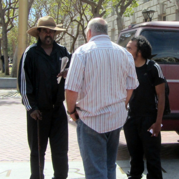 LARRY DU BOIS WITNESSES AT UN PLAZA.