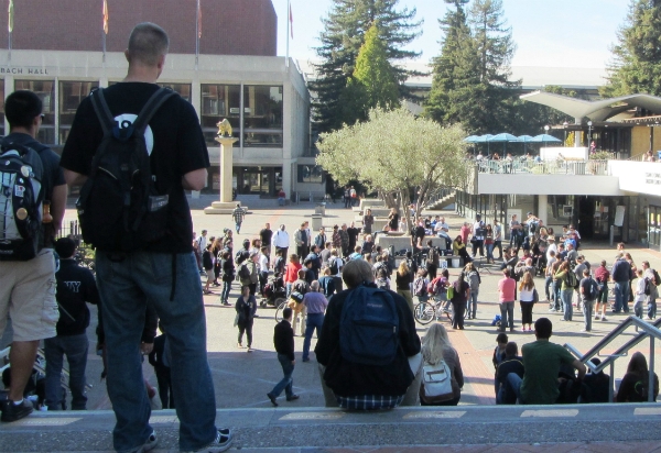 Students Gather To Hear Ray Comfort's Ministry In Berkeley