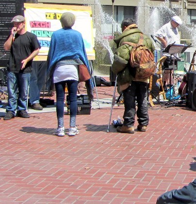 Eddie Preaches With Sketchboard at UN Plaza