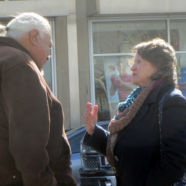 LOIS WITNESSES AT FISHERMAN'S WHARF.