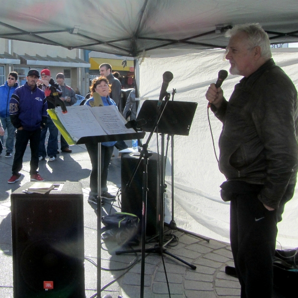 CHUCK GIRARD SINGS AT FISHERMAN'S WHARF.