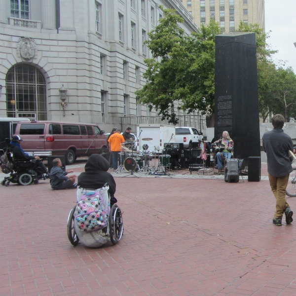 TIM MOON SINGS AT UN PLAZA.