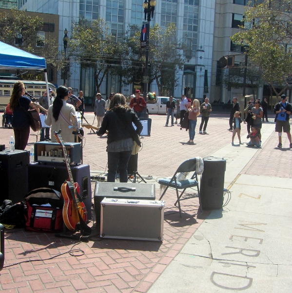 THE BAND &quot;PRISCILLA&quot; AT UN PLAZA