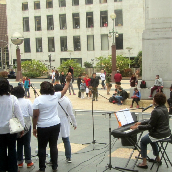 SHILOH CHURCH OAKLAND CHOIR SINGS AT UNION SQUARE