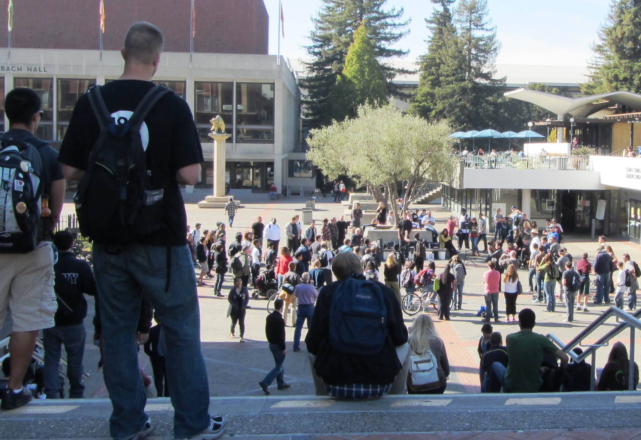 Students gather to hear Ray Comfort’s ministry at Berkeley.
