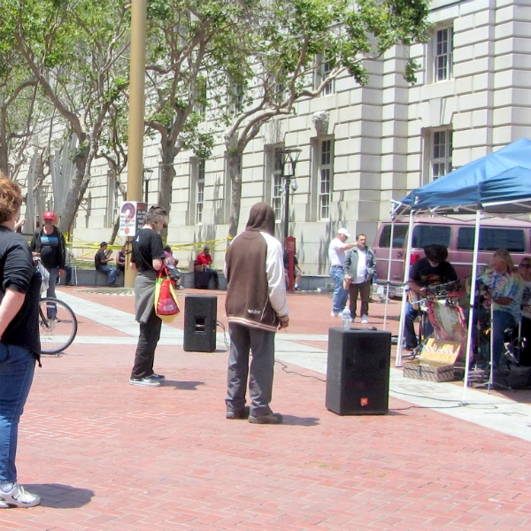 TIM MOON AND BAND PLAY AT UN PLAZA.