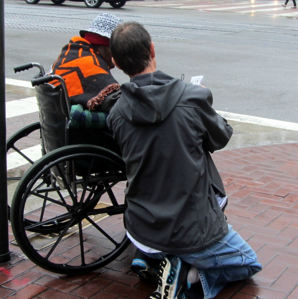 MIKE WITNESSES AT 5TH AND MARKET ST.